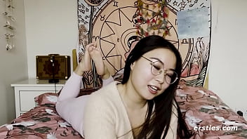 Gadis Tiongkok Imut Bergairah Saat Membuat Video Masturbasi Panas Untuk Kami