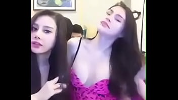 Gadis Tionghoa Seksi Lagi Asyik Meraba-raba Tubuhnya Sendiri