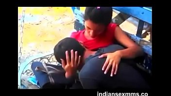 Mengisap Payudara Kekasih Desi