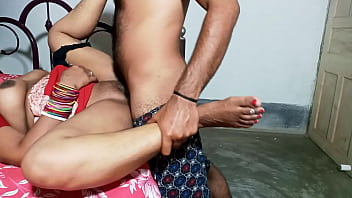 पत्नी के ऑफिस जाने के बाद पति ने नौकरानी को जबरदस्त चोदा! साफ हिन्दी आवाज में