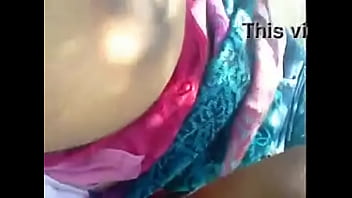 Goyangan Payudara Desi Yang Menggoda