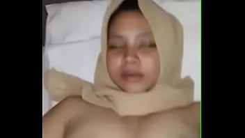 Gadis Berjilbab Indonesia Digoyang Nafsu Part 1