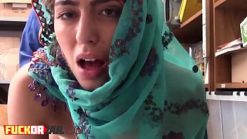 Gadis Arab Seksi Menggila Dengan Gaya Doggy Yang Menggoyang