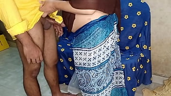 ससुराल में दामाद ने पहली बार अपनी सास को चीरकर जबरदस्त चोदा, गर्म आवाज में अश्लील बातें करते हुए