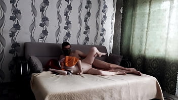Adik Tiriku Yang Nakal Ingin Merasakan Orgasme Dan Membuka Lebar Pahanya Di Depan Kakaknya