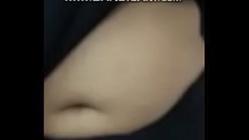 Lekuk Pusar Istri Desi Yang Dalam Dan Menggoda