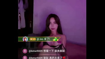 Gairah Malam: Tante Girang Hot Live Mainkan Memek Merah Muda Di Swag Live, Yumibebe Menggoda