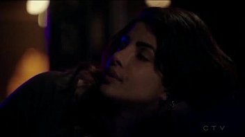 Prinyanka Chopra Digoyang Keras Gaya Desi India
