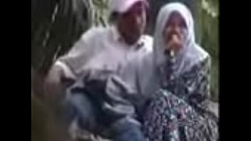 Tangan Nakal Menggoda Di Balik Hijab Malaysia
