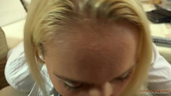 Memeras Ibu Tirimu Yang Seksi Hingga Akhirnya Dia Mau Ngewe Dan Nelen Kontolmu!