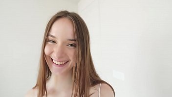 Gadis Brunet Manis Hazel Moore Mengocok Kontol Gede Kakak Tirinya