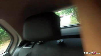 Perempuan Turki Matang Dikocok Dua Pria Jerman Di Dalam Mobil Saat Perjalanan Pulang