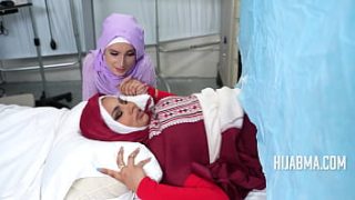 Istri Arab Berjilbab Mengizinkan Dokter Menghamilinya