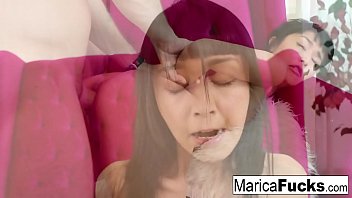 Pelayan Asia Seksi Membersihkan Kontol Besar Bosnya Yang Penuh Sperma