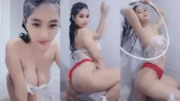 Cewek Montok Main Biola Sambil Mandi Live, Toket Mungilnya Menggoda