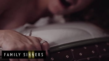 Gairah Terlarang: Ayah Tiri Dan Putri Tirinya Yang Seksi Berakhir Dengan Ejakulasi Di Vagina Yang Basah