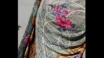 Gadis Seksi Dengan Pantat Panas Dalam Balutan Saree Yang Menggoda