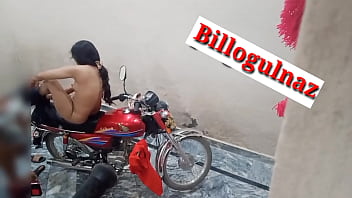 Dibikin Ngesot Sama Temen Di Atas Motor, Suara Erangnya Bikin Greng