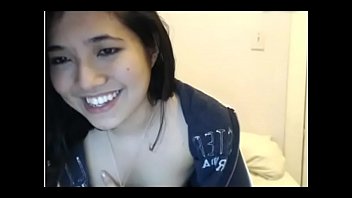 Gadis Asia Amatir Genit Pamer Payudara Mungilnya Di Pertunjukan Langsung
