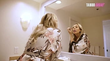 Ibu-ibu Hot Menggoda Remaja Muda Saat Karantina Nikki Brooks