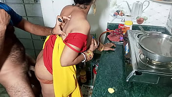 एक बीस साल की हसीन नौकरानी को उसके मालिक ने रसोई में ले जाकर जमकर चोदा!