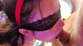Gadis Asia Menggoda Santa Sambil Berbisik Daftar Keinginannya, Berakhir Dengan Wajah Penuh Cairan Panas