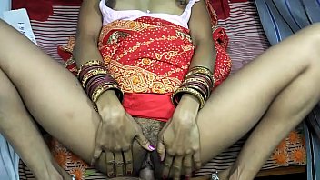 Desi Anita Digoda Dan Ditiduri Dengan Bergairah Dalam Sari Merah, Adegan Panas Penuh Nafsu Direkam Dalam Video Desi Yang Menggoda