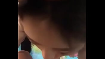 Gadis Tionghoa Seksi Memberikan Blowjob Manis Yang Menggoda