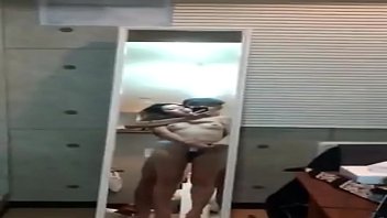 Gadis Asia Panas Terungkap Dalam Adegan Intim