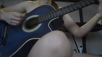 Gadis Pemusik Membayar Dengan Tubuhnya Demi Masuk Band, Ia Sangat Tergila-gila Pada Kemaluan Pria Hingga Menelan Habis Dan Masih Terus Menginginkan Lebih