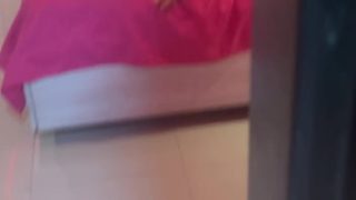 Menantap Mertua Ku Lagi Asyik Bermain, Tangan Ku Tak Kuasa Untuk Tak Mengelus Batang Ku Yang Mengeras