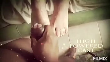 Gadis Tinder Yang Hot Dan Sudah Menikah, Menikmati Penetrasi Anal Sambil Merintih Di Hadapan Penis Hitam Yang Perkasa