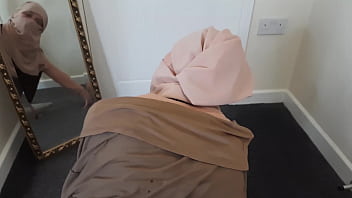 Gadis Muslim Arab Berhijab Dengan Pantat Besar Ditiduri Kasar Hingga Basah