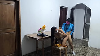 Seorang Latino Dan Teman Arabnya Berkunjung Bisnis Ke Kolombia! Si Latino Yang Bergairah Menggila Meniduri Pelayan Yang Melayani Mereka.