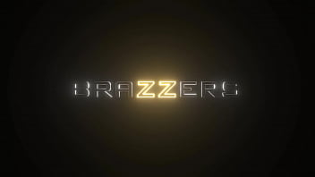 Terjebak Dan Dipaksa Berbagi, Codi Vore Takluk Di Brazzers