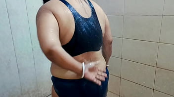 Desi Bhabi Baru Nikah Mandi Telanjang Dengan Gaya Liar Dan Menggoda