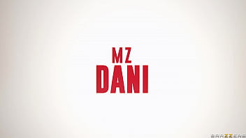 Cairan Panas Di Celana Dalammu?! – Maya Farrell, Mz Dani / Brazzers / Tonton Lengkap Di Www.brazzers.promo/that