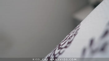 Salah Masuk Kamar, Anak Tiri Malah Berbagi Ranjang Dan Nikmat Pagi Dengan Ibu Tiri