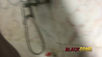 Hampir Tertangkap Basah: Ayah Tiriku Nyaris Menemukan Aku Dan Ibu Tiriku Di Kamar Mandi