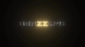 Kulit Dan Renda: Charlotte Sins Menggoda Di Brazzers, Tonton Full Di Zzfull