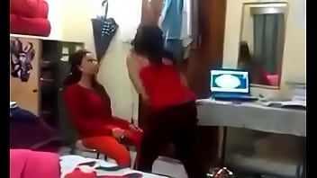 Asrama Masti: Bistar Pe Hasna Hasana