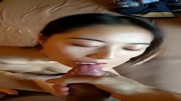 Kekasih Tionghoa Memberikan Blowjob Dan Facial Dengan Kontol Besar
