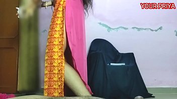 प्रिया को चोदकर गांड फाड़ दी, हिंदी गालियों की आवाज़ में