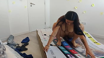 Menggoyang Ibu Tiriku Lewat Lubang Di Kotak, Dikiranya Ayah Tiriku Yang Sedang Memuaskannya