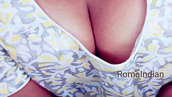 Gadis Seksi India Pamer Belahan Dadanya Yang Menggoda Untuk Saudara Tirinya