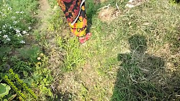 खेत में ही मिलता है चुदाई का असली मजा, गांव की गंदी चुतड़ी के साथ