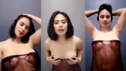 Kimaya Agata Menggoyangkan Tubuh Seksi