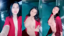 Miya Menggoda Di Kolam Renang Dengan Gaya Yang Menggairahkan
