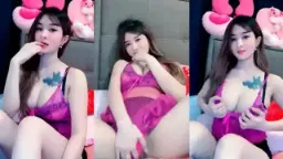 Sheena Makin Seksi Remas Payudara Montoknya