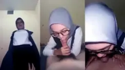 Tante Berjilbab Menggoda Di Kamar Hotel